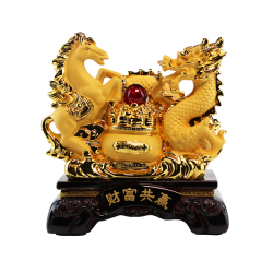 ม้ามงคลกับมังกรทอง เกาะถังทอง ประดับแก้วทับทิม วัสดุเรซิ่นสีทองพ่นทราย ฐานไม้ สูง 9 นิ้ว, ฮวงจุ้ย (Feng Shui Products)